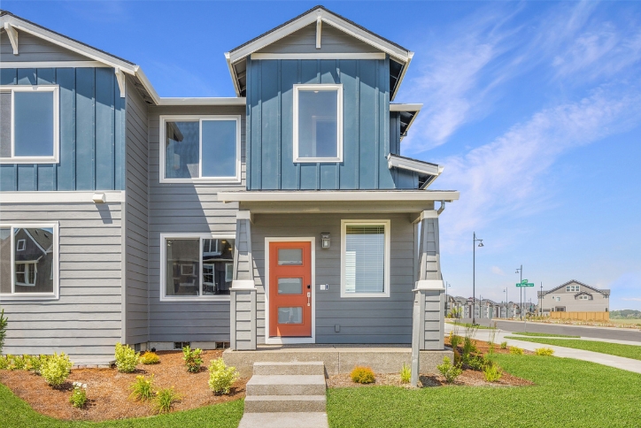 Exterior view of Lennar model home at Reed’s Crossing in Hillsboro, Oregon.